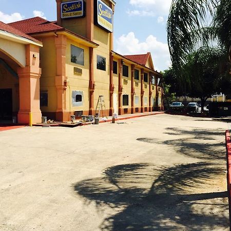 Scottish Inn & Suites Hobby Airport Хюстън Екстериор снимка