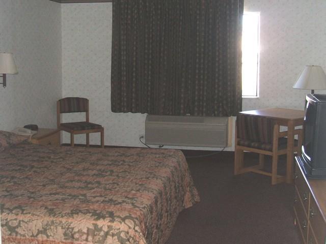 Scottish Inn & Suites Hobby Airport Хюстън Стая снимка