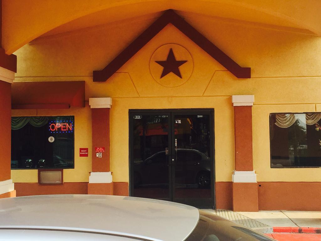 Scottish Inn & Suites Hobby Airport Хюстън Екстериор снимка