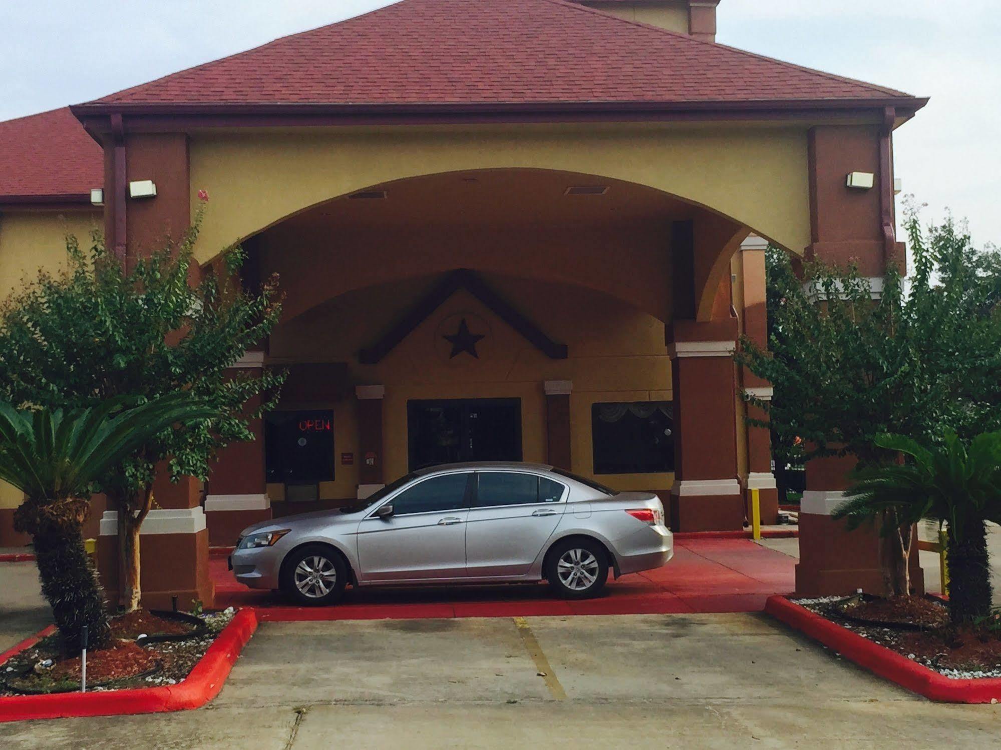 Scottish Inn & Suites Hobby Airport Хюстън Екстериор снимка